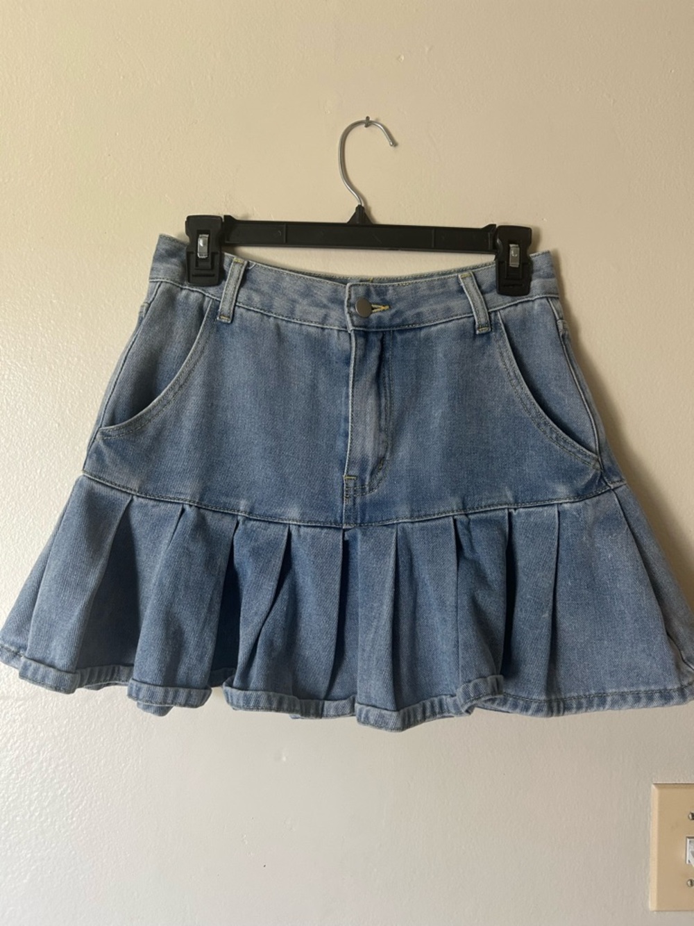 Denim M MiniSkirt Y2K-Inspired Party Baddie Cool Girl Modern Prep Nostalgic